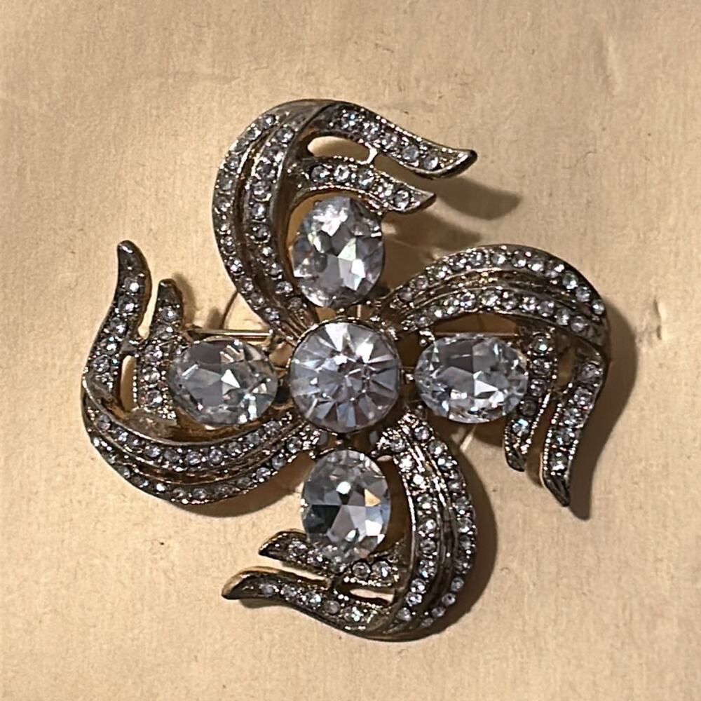 Charter Club Rhinestone Brooch #527 New on Card - Picture 2 of 6